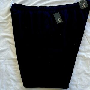 NWT men’s xersion fleece cargo workout shorts. 4XLT Black